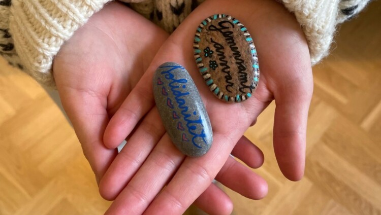 Sten med text solidaritet