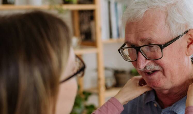 Iäkkäämpi mies ja nuorempi nainen